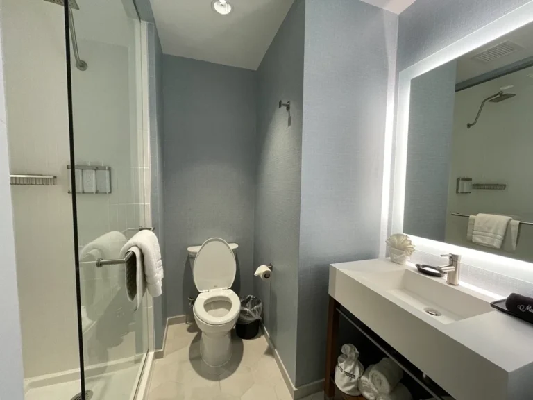 suite-bathroom-optimized